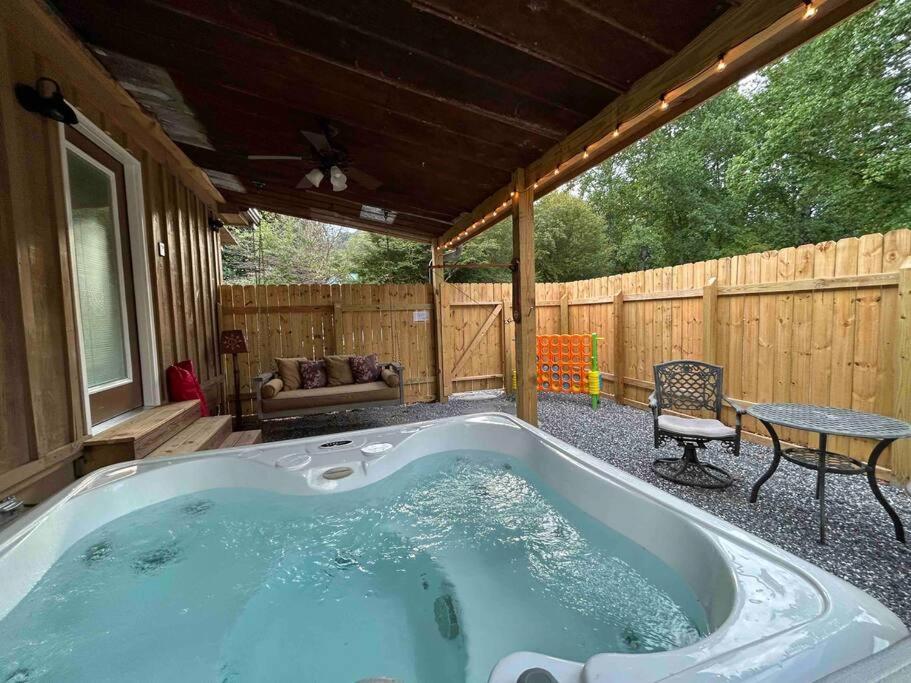Blissful Nook Tiny Home ~ Cozy Retreat W/ Hot Tub; Near Town And Deep Creek مدينة كليرمونت المظهر الخارجي الصورة