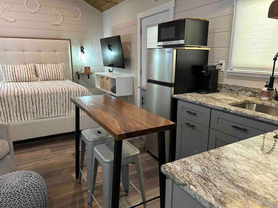 Blissful Nook Tiny Home ~ Cozy Retreat W/ Hot Tub; Near Town And Deep Creek مدينة كليرمونت المظهر الخارجي الصورة