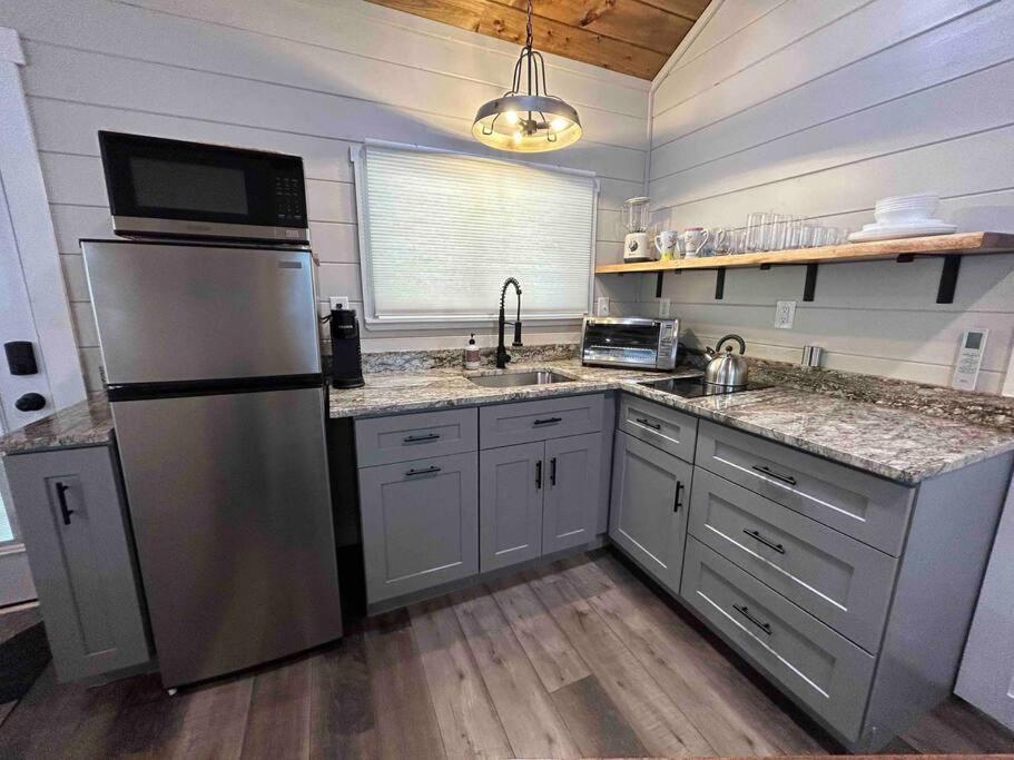 Blissful Nook Tiny Home ~ Cozy Retreat W/ Hot Tub; Near Town And Deep Creek مدينة كليرمونت المظهر الخارجي الصورة