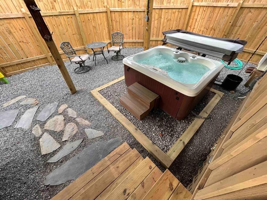 Blissful Nook Tiny Home ~ Cozy Retreat W/ Hot Tub; Near Town And Deep Creek مدينة كليرمونت المظهر الخارجي الصورة